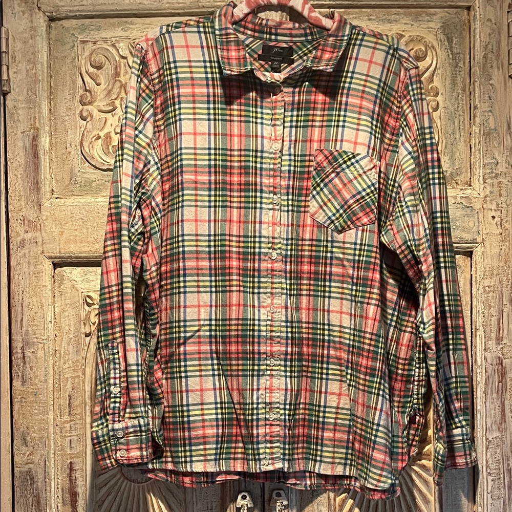 VGUC J.Crew Classic-fit boy shirt in coral tartan flannel /22/